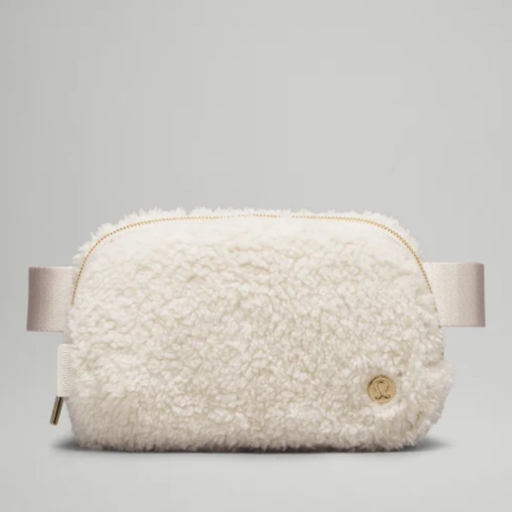 Lululemon Everywhere Belt Bag